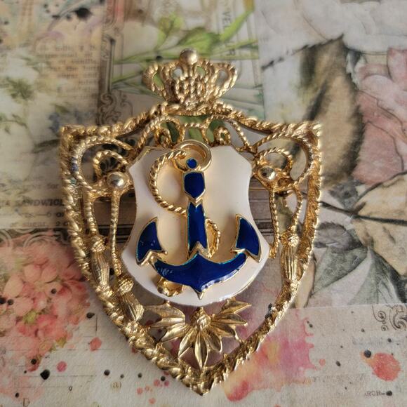 Brooch Women Vintage Anchor Pin Navy Enamel Nautical Gold Tone Lapel Brooch - Picture 1 of 10